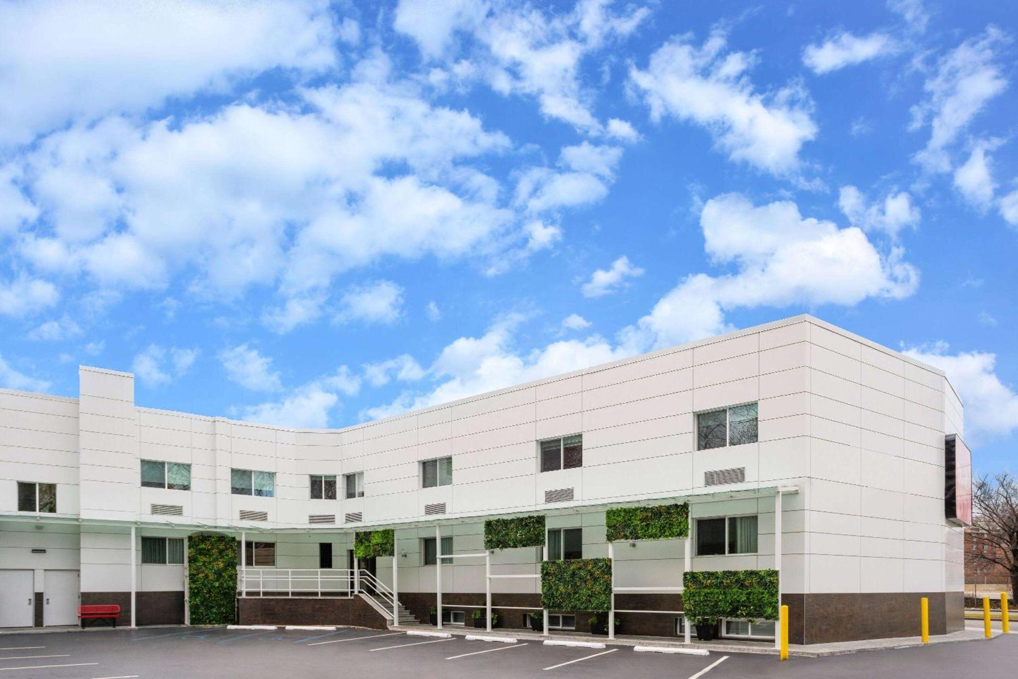 Ramada By Wyndham Bronx Hotell New York Eksteriør bilde