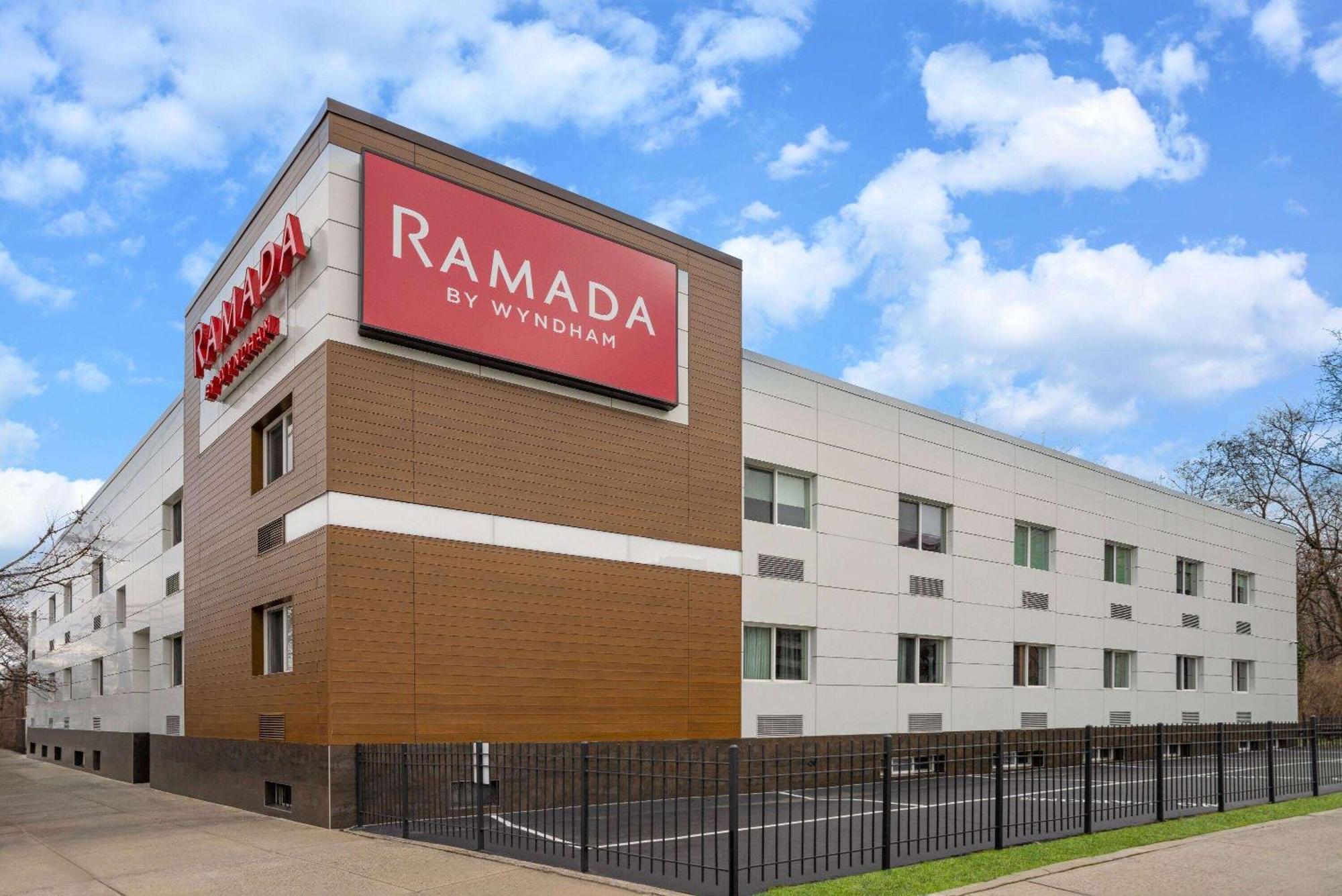 Ramada By Wyndham Bronx Hotell New York Eksteriør bilde