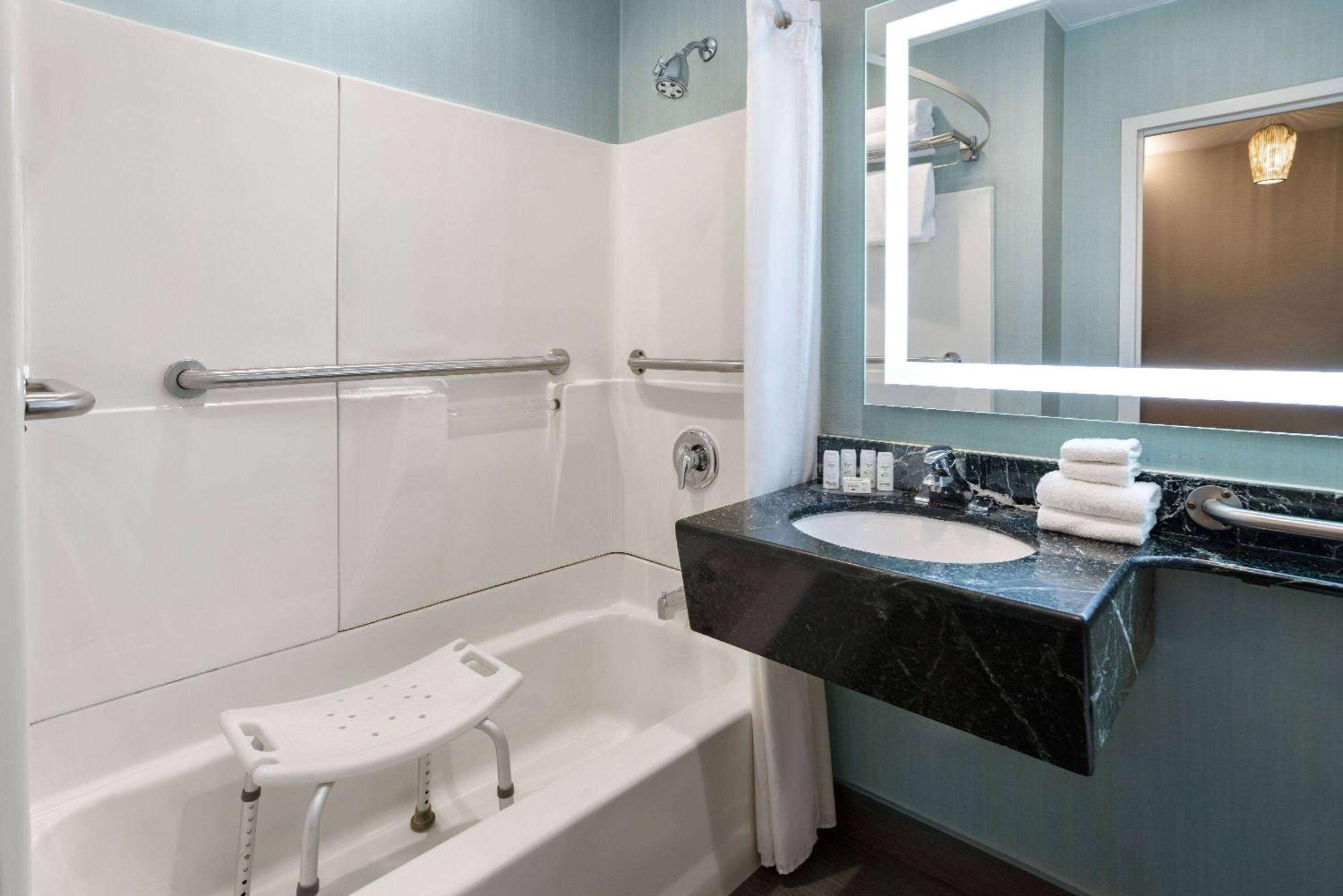 Ramada By Wyndham Bronx Hotell New York Eksteriør bilde