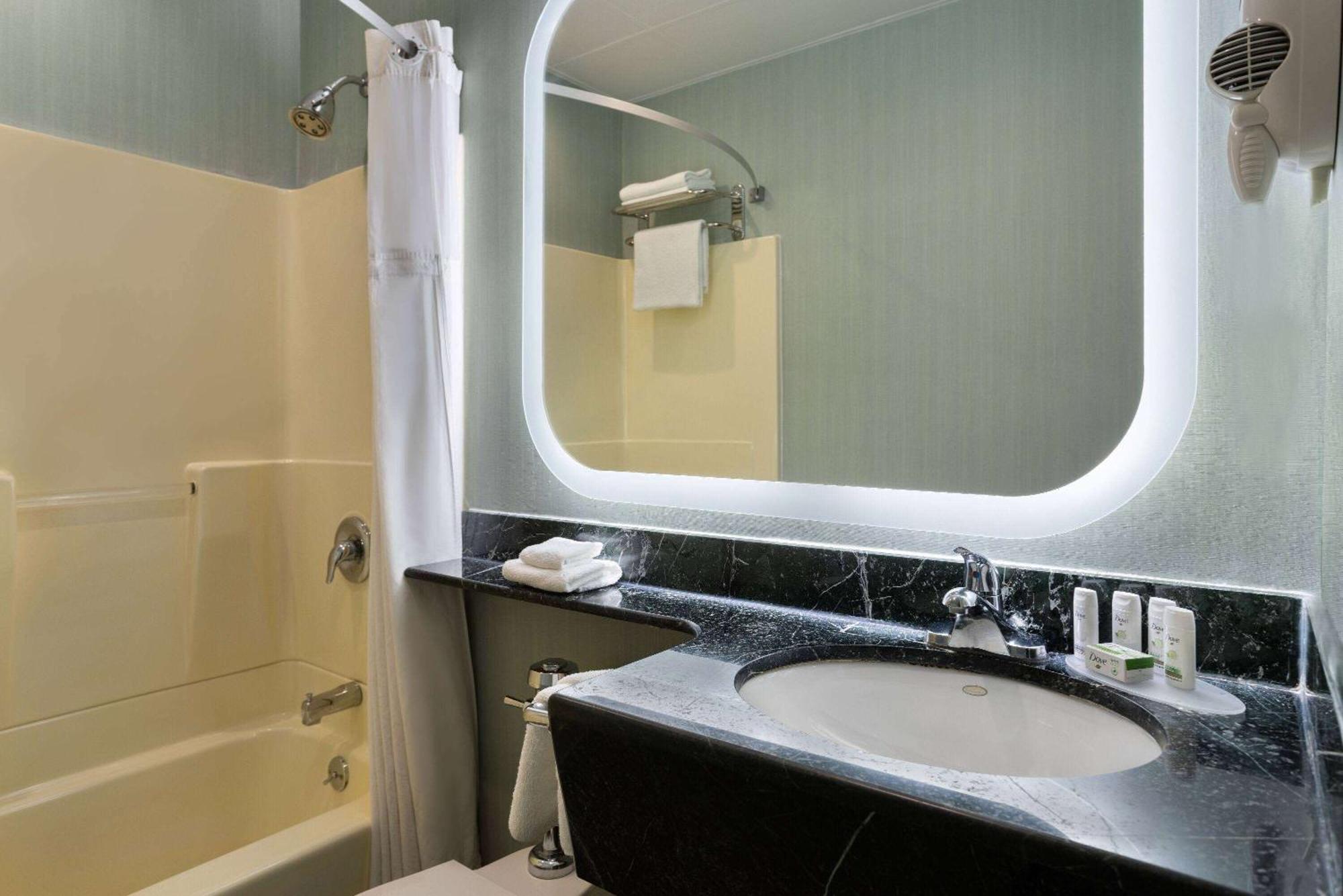 Ramada By Wyndham Bronx Hotell New York Eksteriør bilde